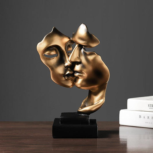 Mountyq Eternal Embrace – Luxury Romantic Sculpture with Timeless Elegance